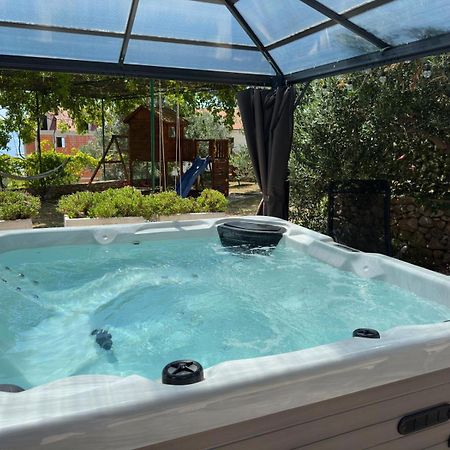 Vacation House Marin With Jacuzzi - Bol, Brac 外观 照片