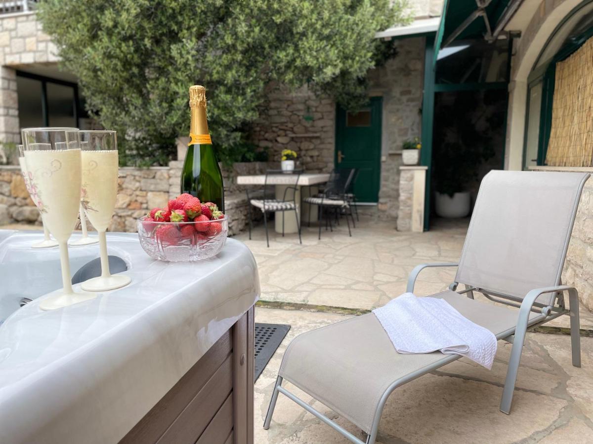 Vacation House Marin With Jacuzzi - Bol, Brac 外观 照片