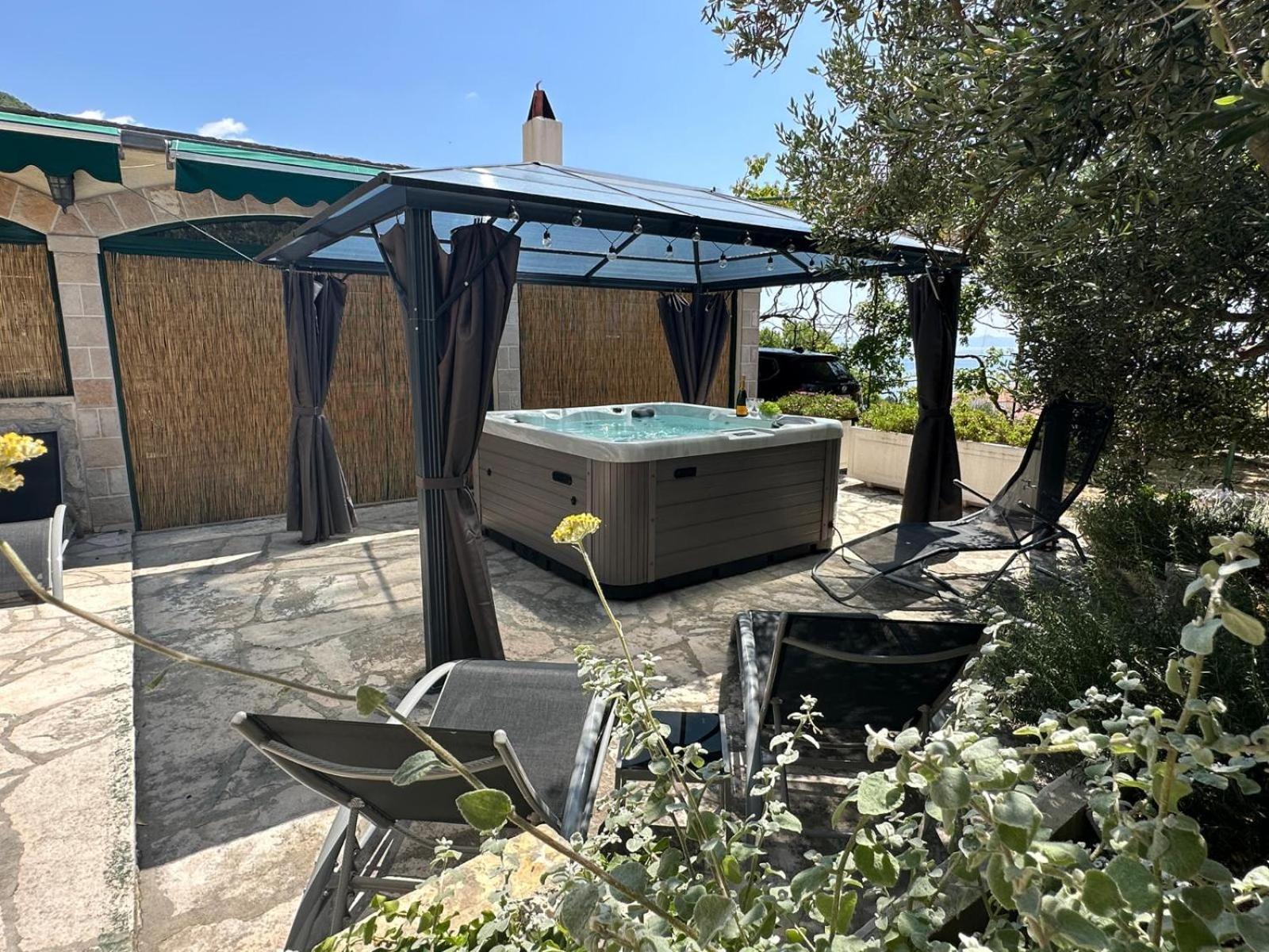 Vacation House Marin With Jacuzzi - Bol, Brac 外观 照片