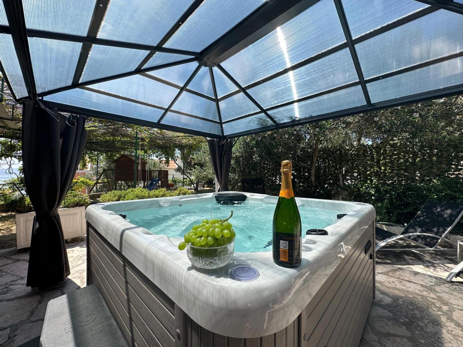 Vacation House Marin With Jacuzzi - Bol, Brac 外观 照片